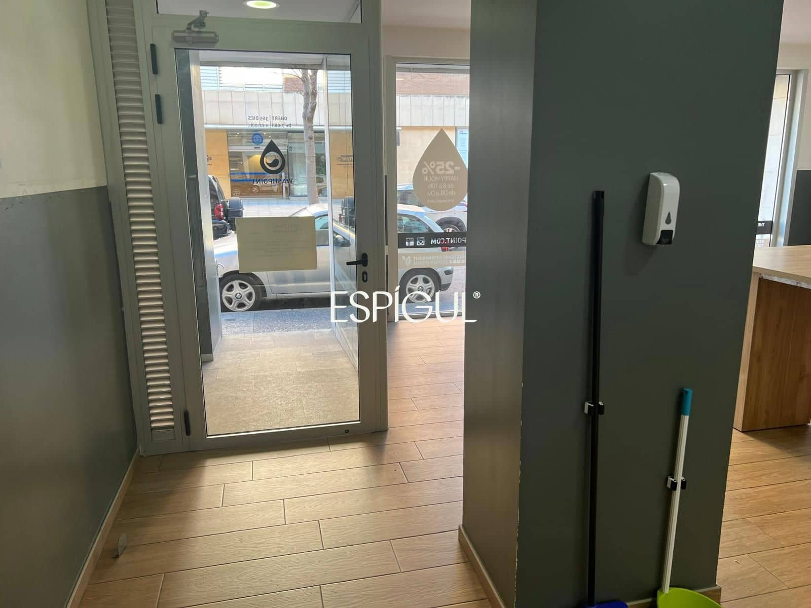 Commercial for sale in Girona city - € 140,000 (Ref: 10015997)