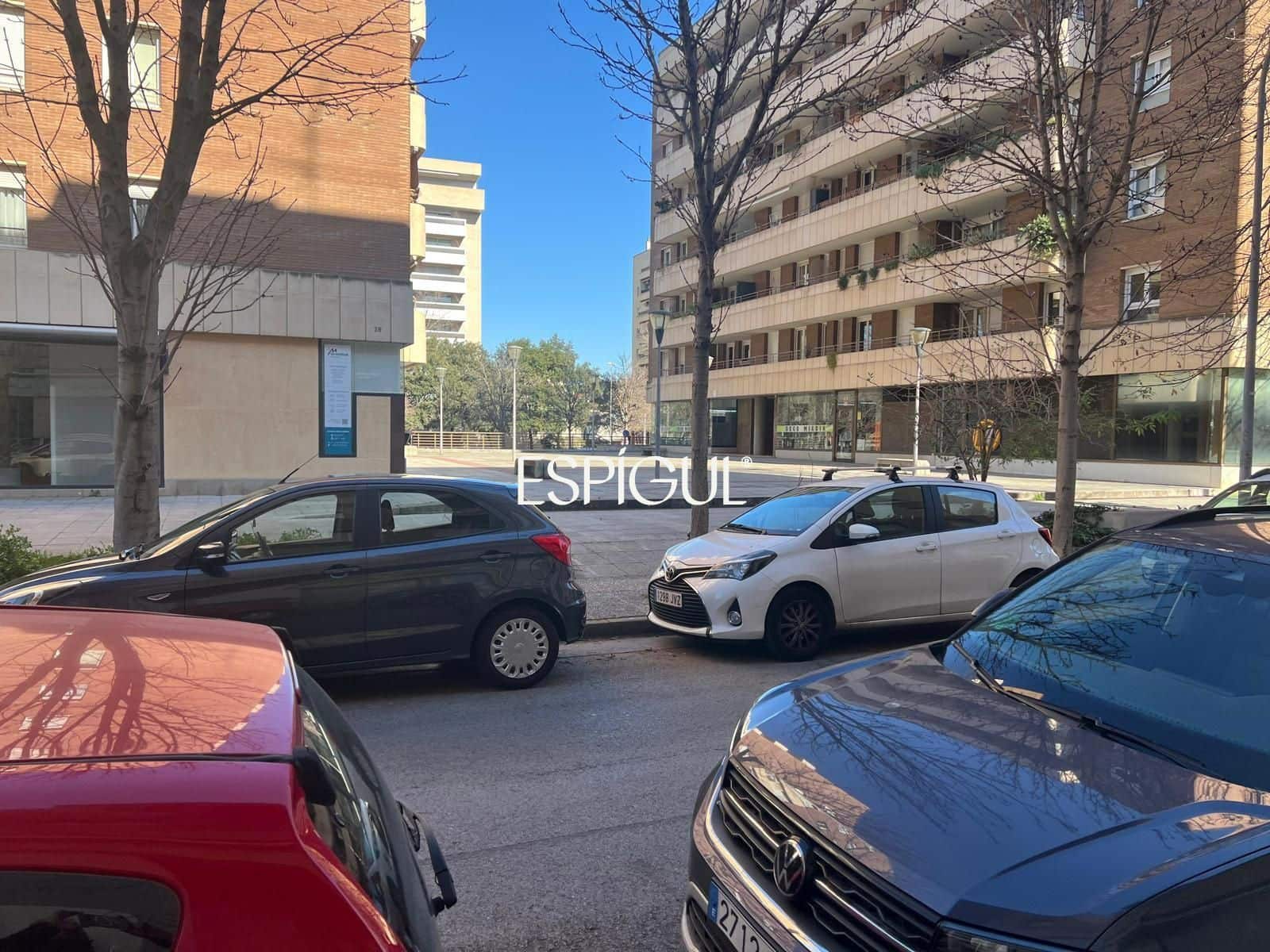 Commercial for sale in Girona city - € 140,000 (Ref: 10015997)