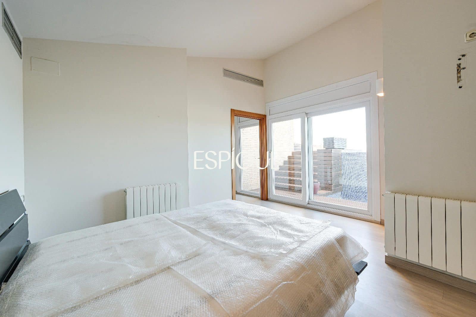 3 bedroom Penthouse for sale in Girona city with pool garage - € 1,700,000 (Ref: 10015998)