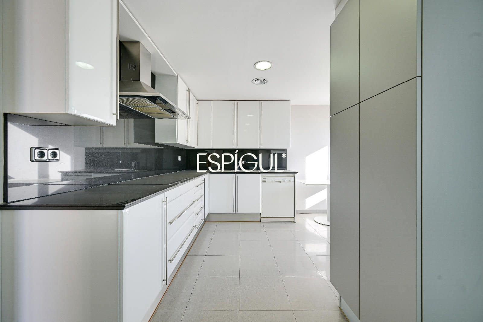 3 bedroom Penthouse for sale in Girona city with pool garage - € 1,700,000 (Ref: 10015998)