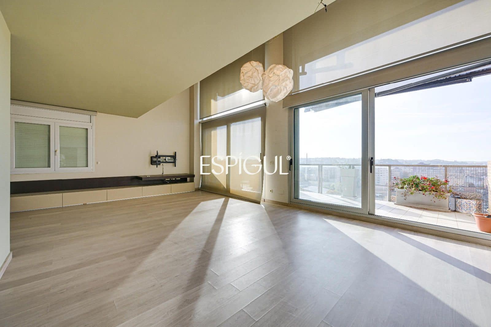 3 bedroom Penthouse for sale in Girona city with pool garage - € 1,700,000 (Ref: 10015998)