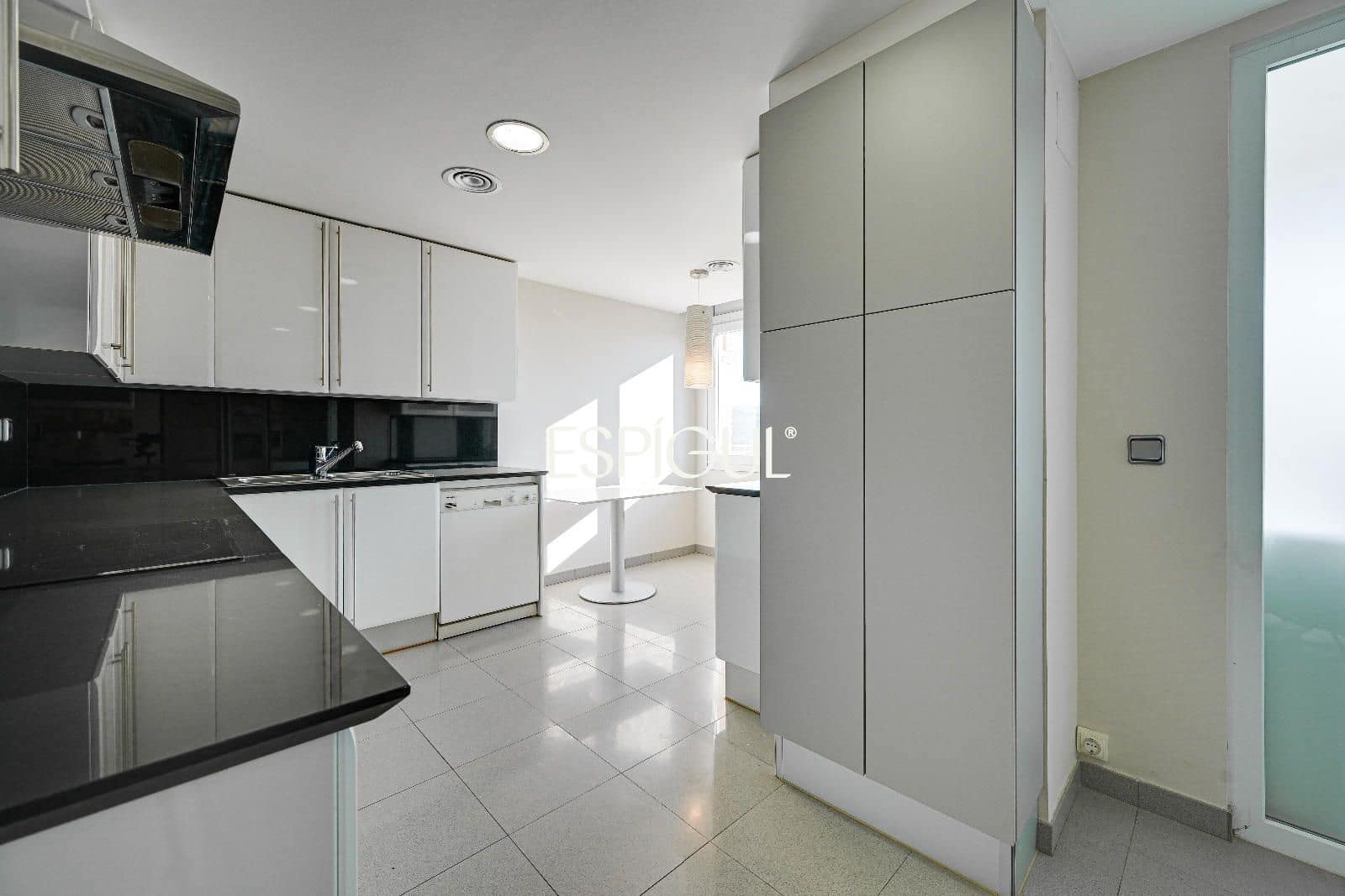 3 bedroom Penthouse for sale in Girona city with pool garage - € 1,700,000 (Ref: 10015998)