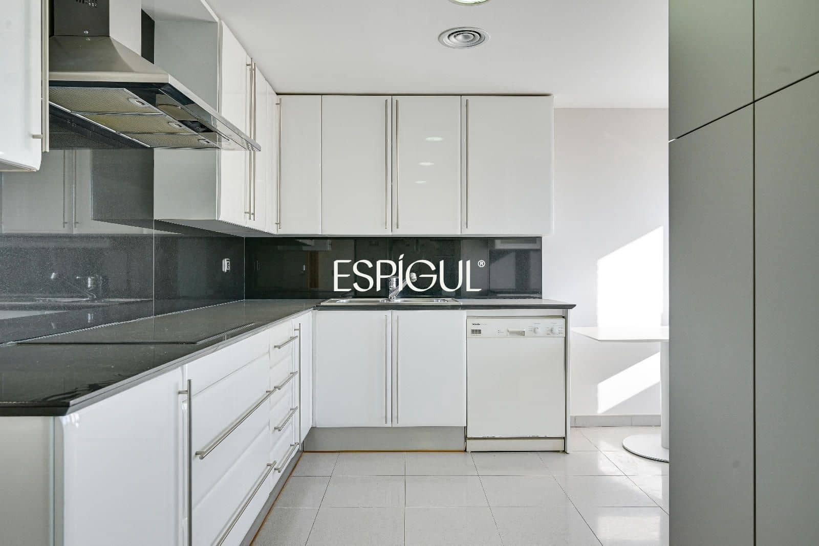 3 bedroom Penthouse for sale in Girona city with pool garage - € 1,700,000 (Ref: 10015998)