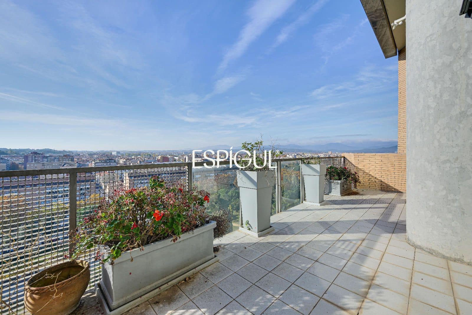 3 bedroom Penthouse for sale in Girona city with pool garage - € 1,700,000 (Ref: 10015998)