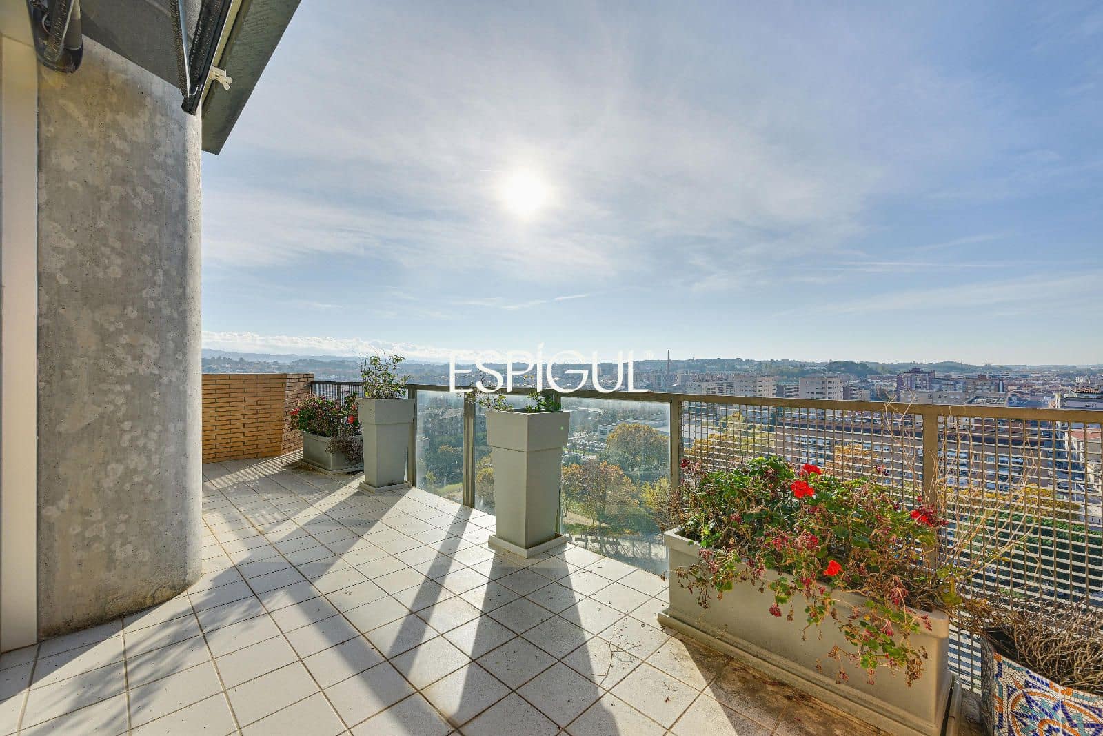 3 bedroom Penthouse for sale in Girona city with pool garage - € 1,700,000 (Ref: 10015998)