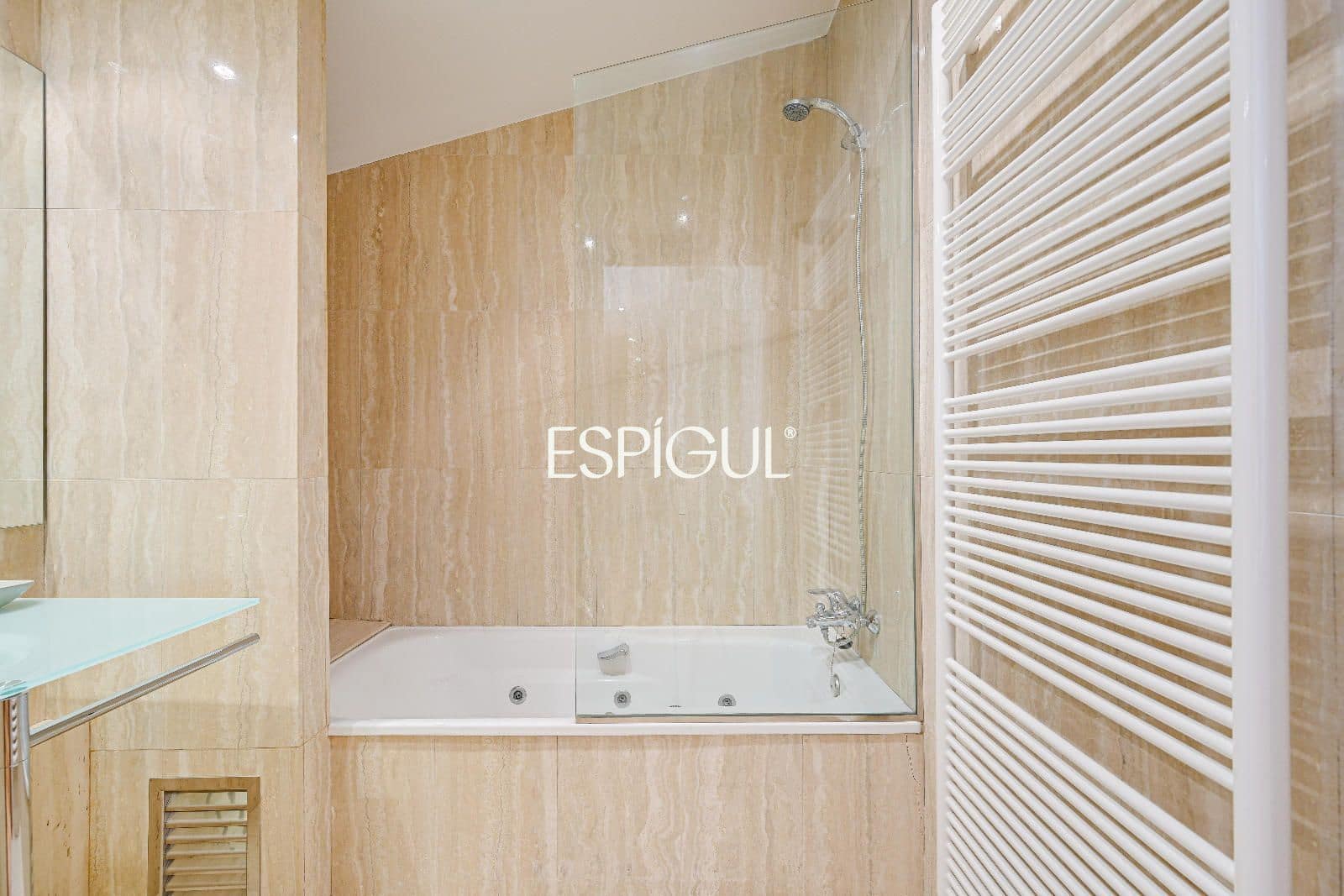 3 bedroom Penthouse for sale in Girona city with pool garage - € 1,700,000 (Ref: 10015998)