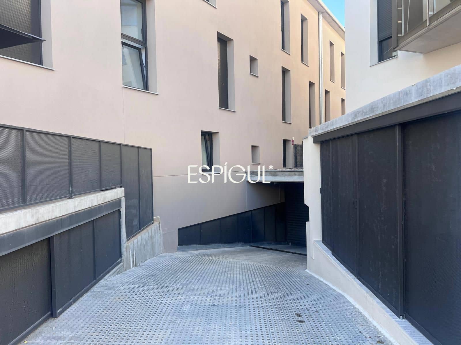 Garage for sale in Fornells de la Selva - € 15,000 (Ref: 10016002)