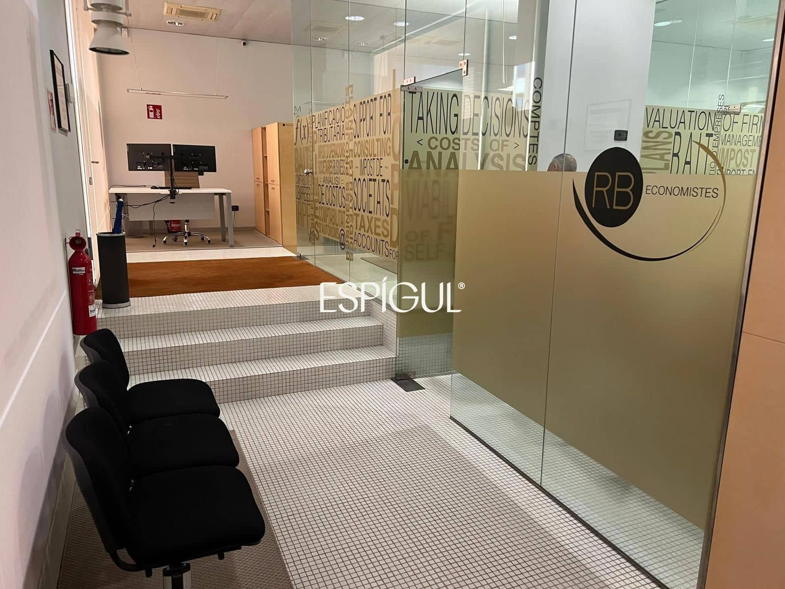 Kontor til salgs i Girona by - € 210 000 (Ref: 10016003)