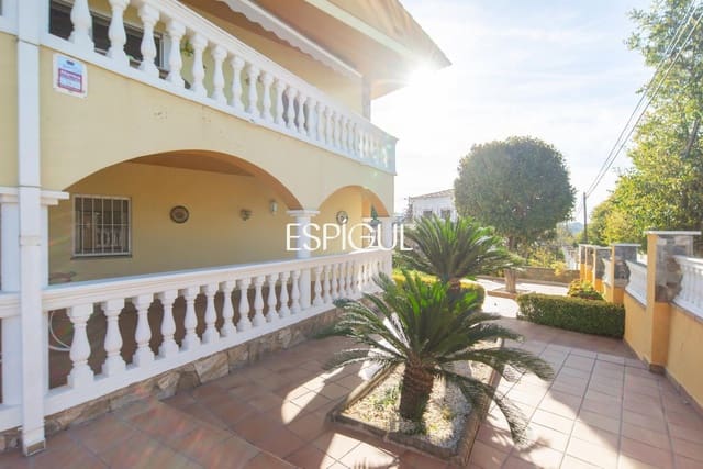 7 slaapkamer Villa te koop in Maçanet de la Selva met garage - € 350.000 (Ref: 10016004)
