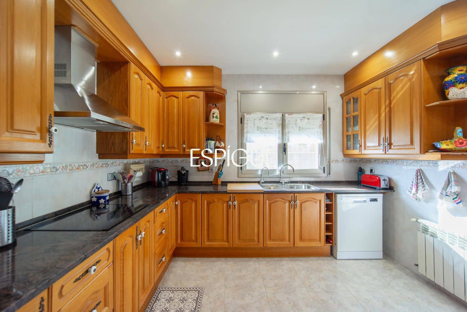 7 slaapkamer Villa te koop in Macanet de la Selva met garage - € 350.000 (Ref: 10016004)