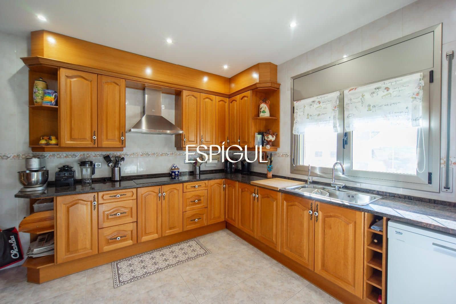 7 slaapkamer Villa te koop in Macanet de la Selva met garage - € 350.000 (Ref: 10016004)