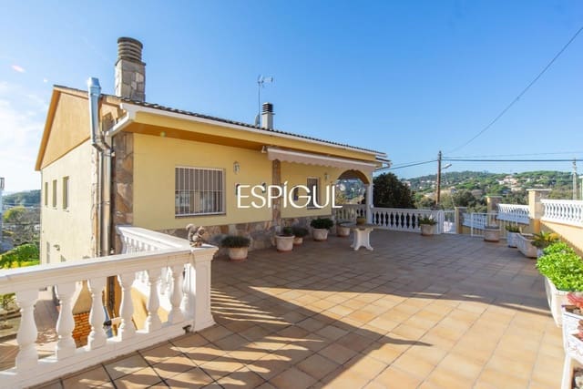 7 slaapkamer Villa te koop in Maçanet de la Selva met garage - € 350.000 (Ref: 10016004)