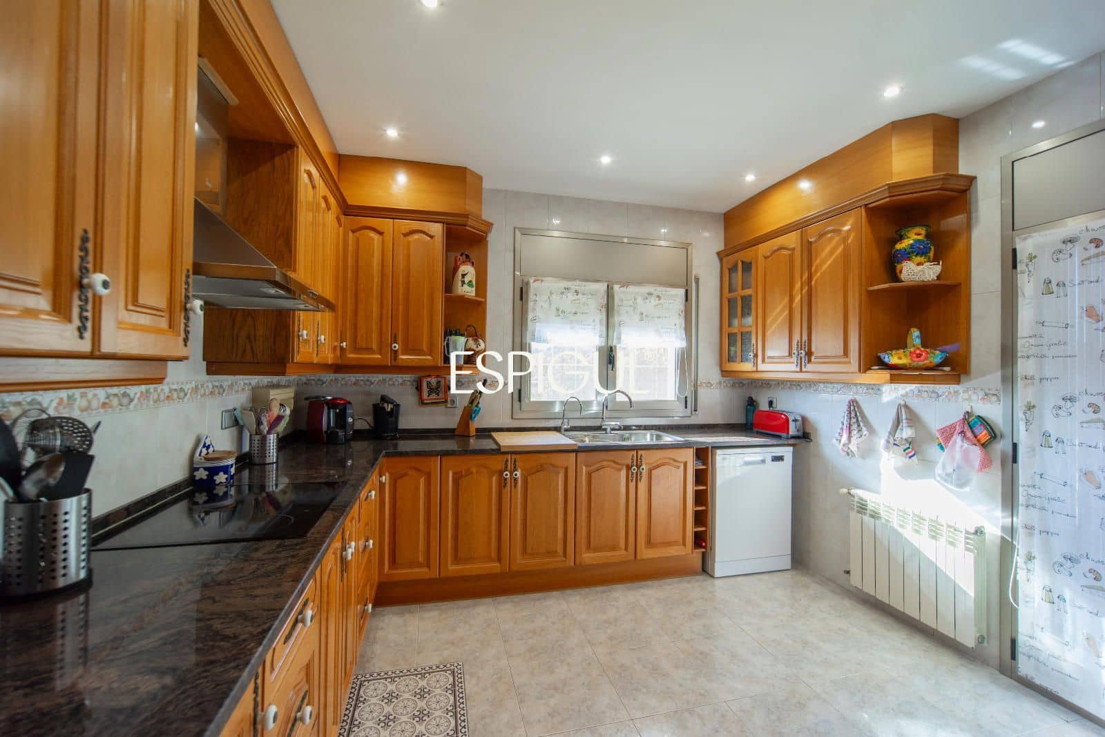 7 slaapkamer Villa te koop in Macanet de la Selva met garage - € 350.000 (Ref: 10016004)