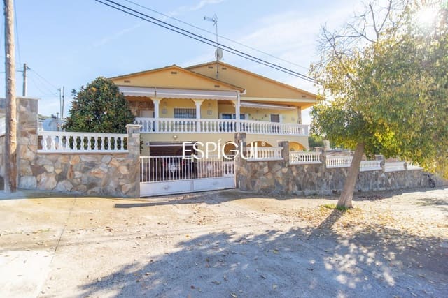 7 slaapkamer Villa te koop in Maçanet de la Selva met garage - € 350.000 (Ref: 10016004)
