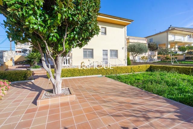 7 slaapkamer Villa te koop in Maçanet de la Selva met garage - € 350.000 (Ref: 10016004)