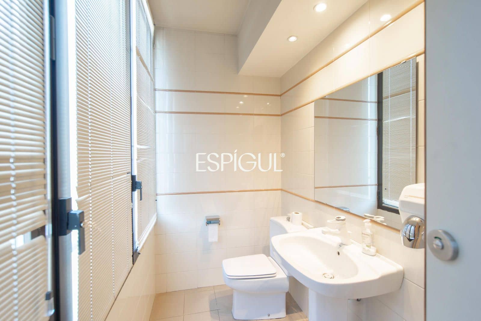 4 soveværelse Penthouse til salg i Girona by - € 500.000 (Ref: 10016009)