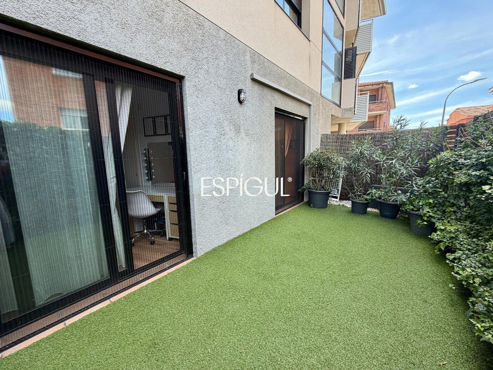 2 sypialnia Mieszkanie na sprzedaż w Miasto Girona z garażem - 325 000 € (Ref: 10016021)