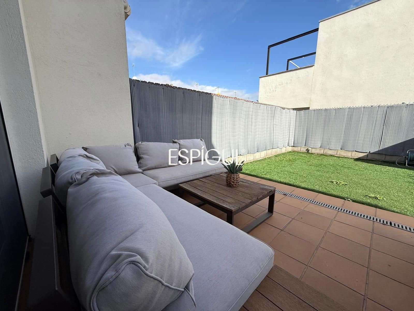 4 bedroom Villa for rent in Vilablareix with garage - € 1,975 (Ref: 10016023)