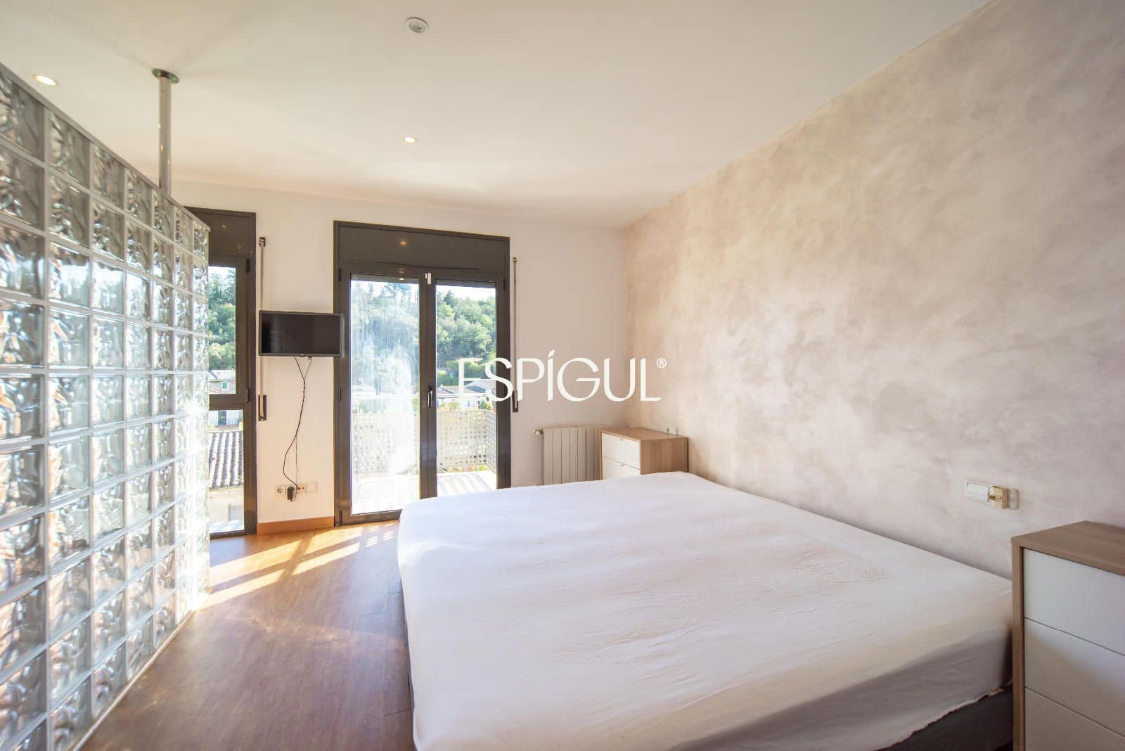 3 bedroom Villa for sale in Angles with garage - € 350,000 (Ref: 10042213)