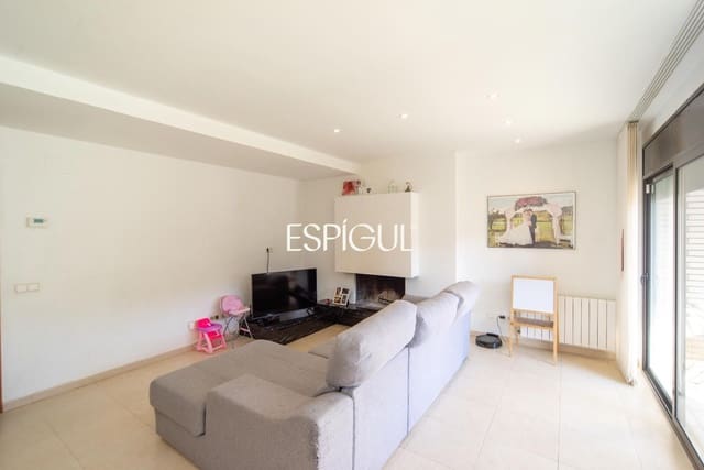 3 bedroom Villa for sale in Anglès with garage - € 350,000 (Ref: 10042213)