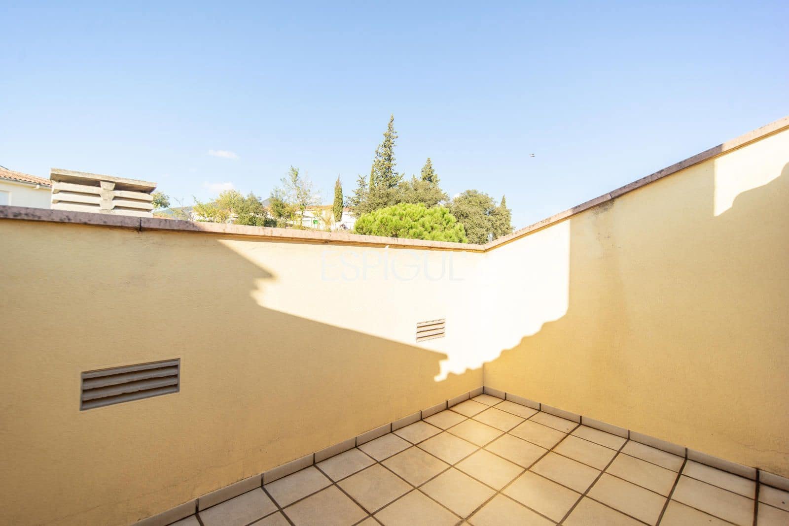 3 bedroom Villa for sale in Angles with garage - € 350,000 (Ref: 10042213)