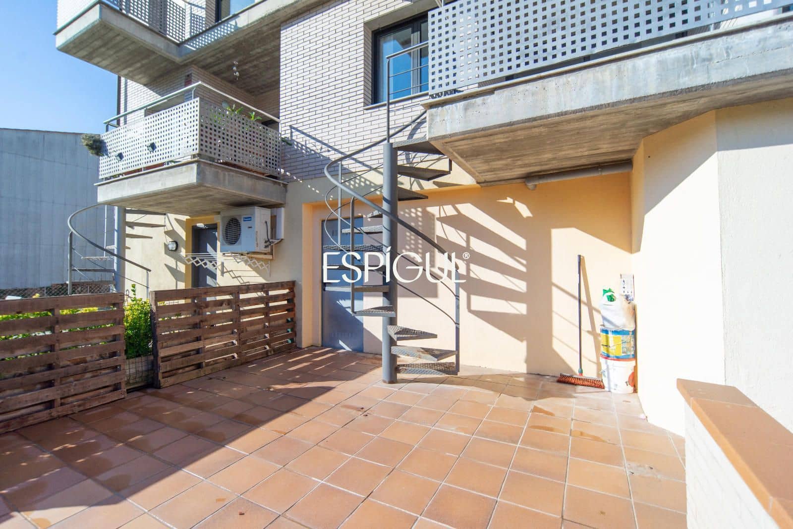 3 bedroom Villa for sale in Angles with garage - € 350,000 (Ref: 10042213)