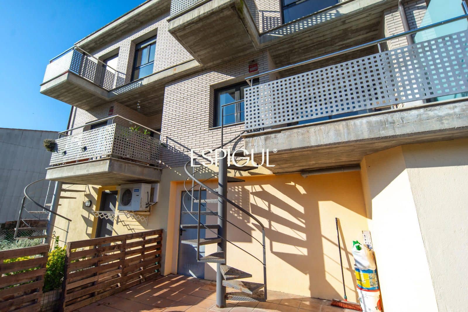 3 bedroom Villa for sale in Angles with garage - € 350,000 (Ref: 10042213)