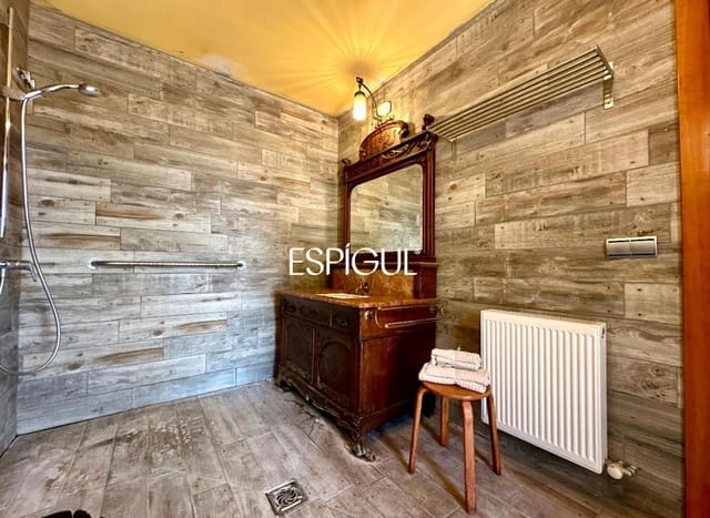 4 bedroom Villa for sale in Bescanó with garage - € 449,000 (Ref: 10088672)