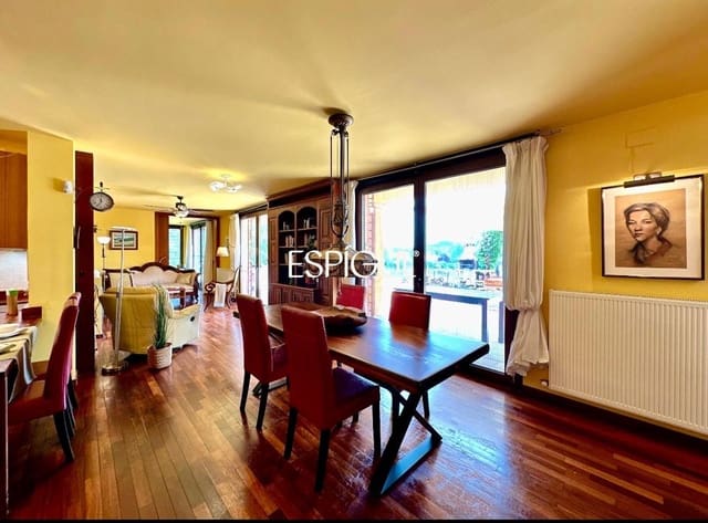 4 bedroom Villa for sale in Bescanó with garage - € 449,000 (Ref: 10088672)