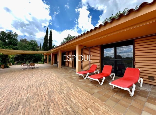 4 bedroom Villa for sale in Bescanó with garage - € 449,000 (Ref: 10088672)