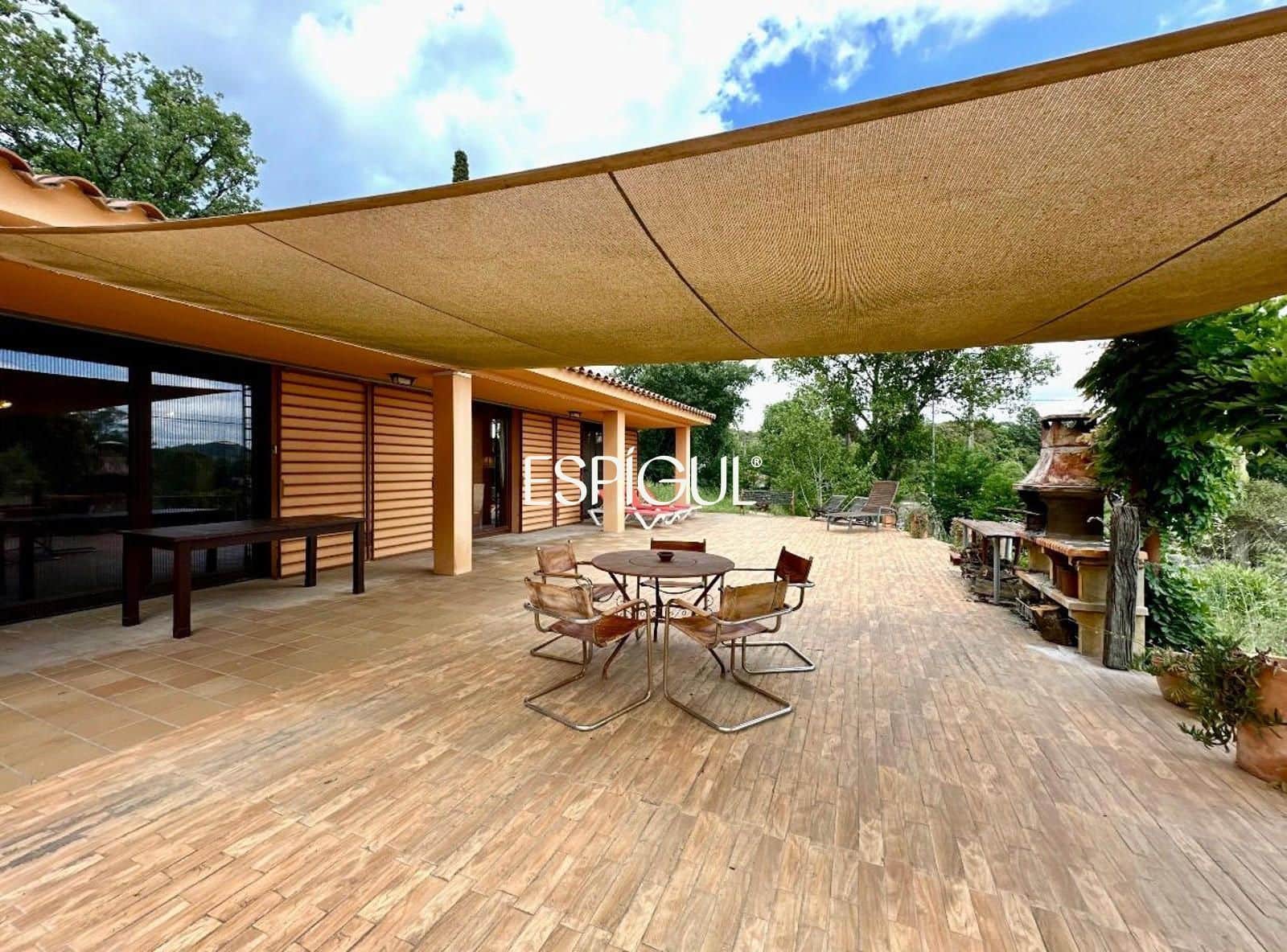 4 bedroom Villa for sale in Bescano with garage - € 449,000 (Ref: 10088672)