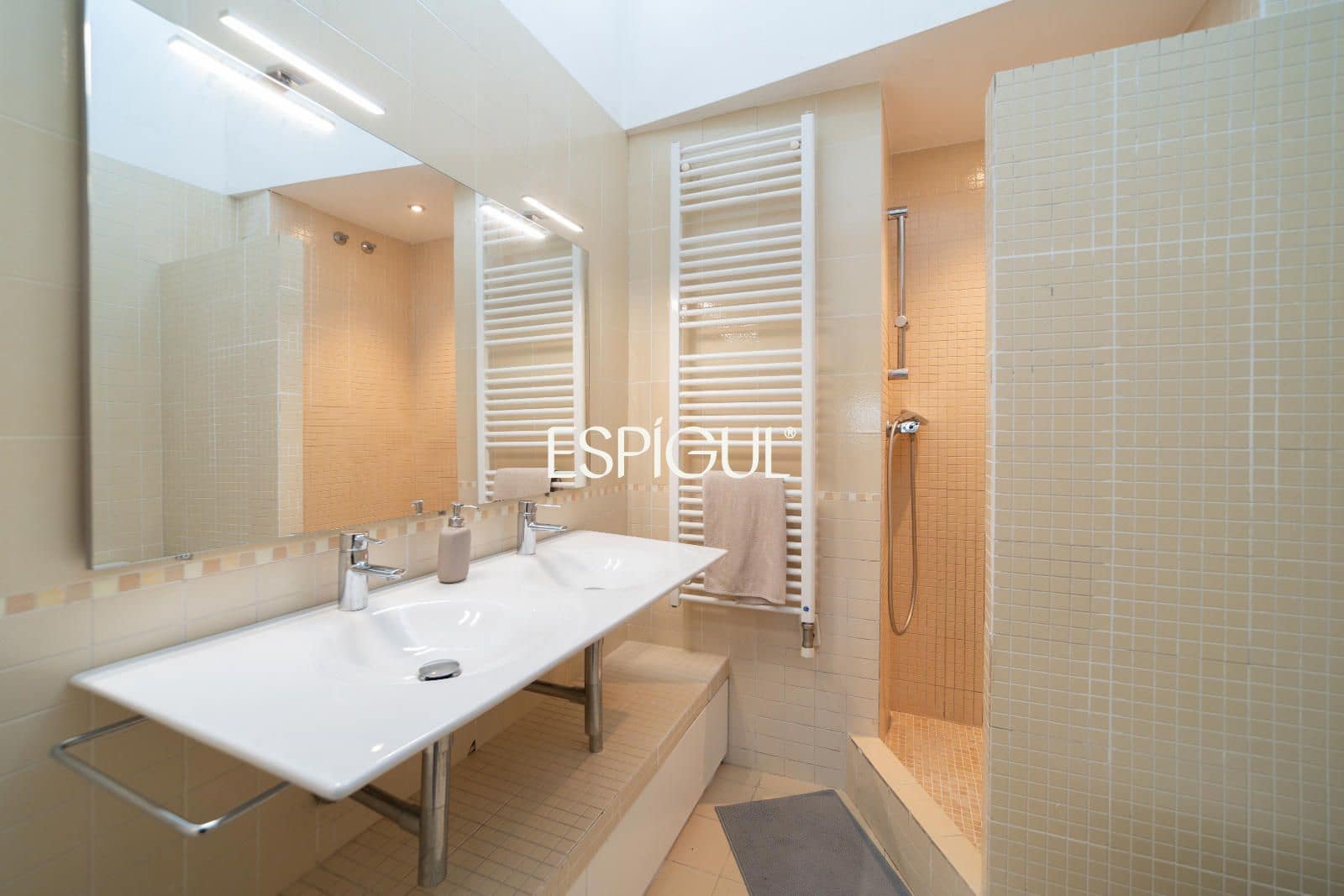 4 bedroom Villa for sale in Vilablareix with garage - € 545,000 (Ref: 10130963)
