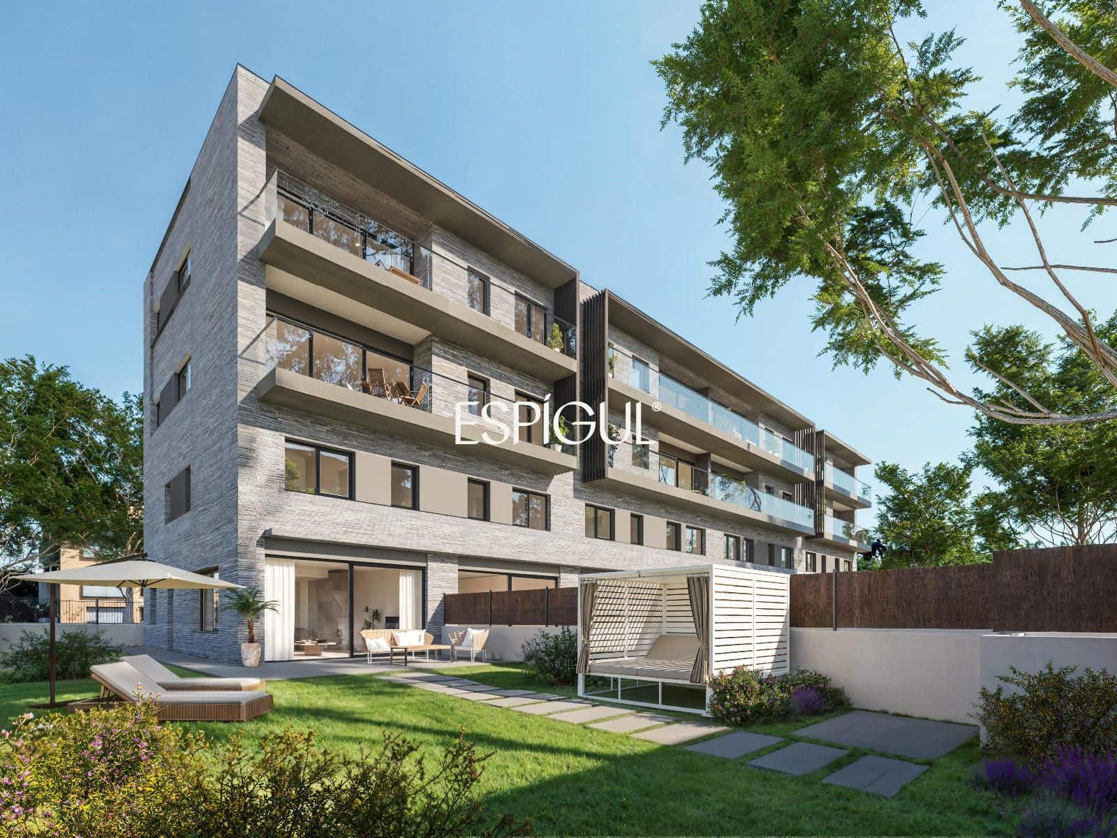 3 bedroom Flat for sale in Girona city with pool garage - € 660,000 (Ref: 10163819)