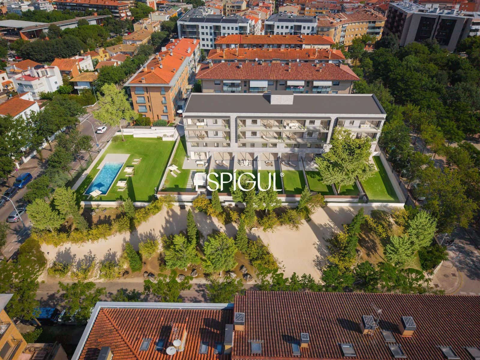 3 bedroom Flat for sale in Girona city with pool garage - € 660,000 (Ref: 10165361)