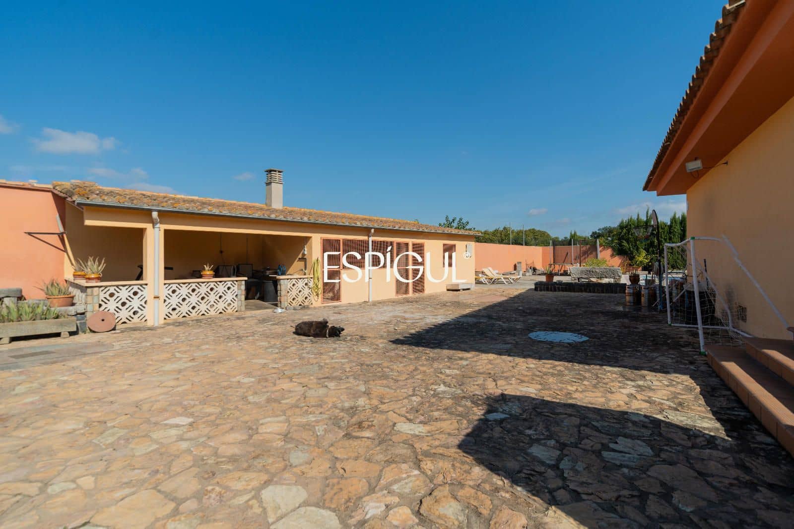 3 bedroom Villa for sale in Vilablareix with pool garage - € 450,000 (Ref: 10167098)