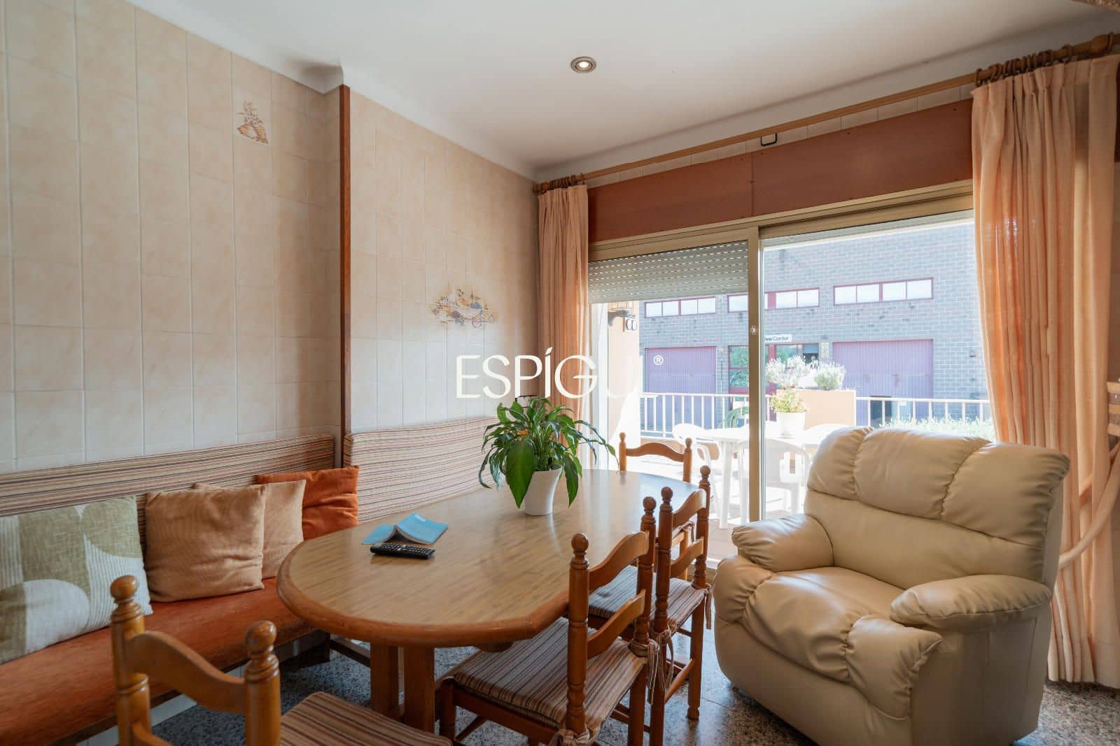 3 bedroom Villa for sale in Vilablareix with pool garage - € 450,000 (Ref: 10167098)