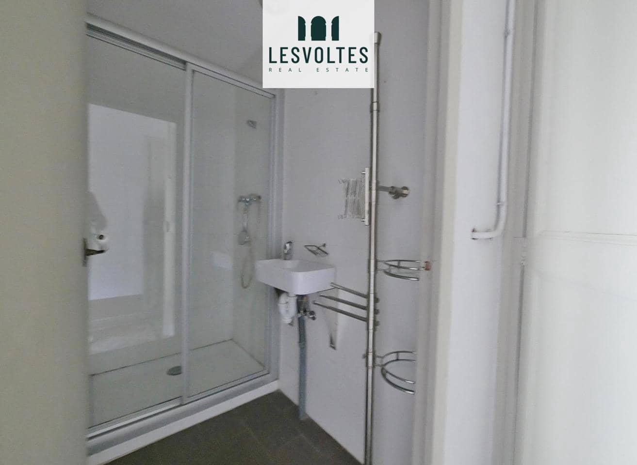 7 bedroom Business for rent in La Bisbal d'Emporda - € 2,000 (Ref: 10081848)