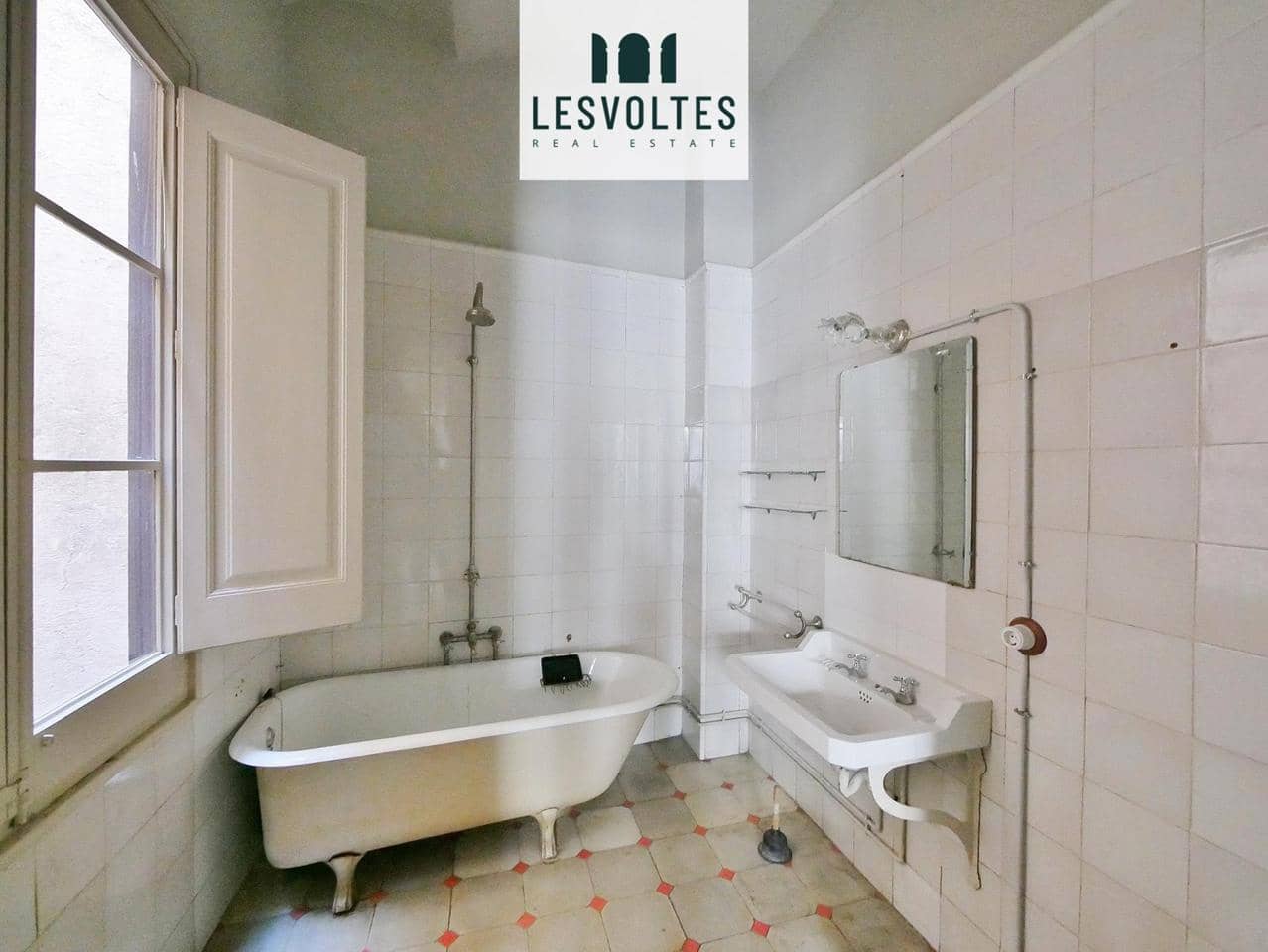 7 bedroom Business for rent in La Bisbal d'Emporda - € 2,000 (Ref: 10081848)