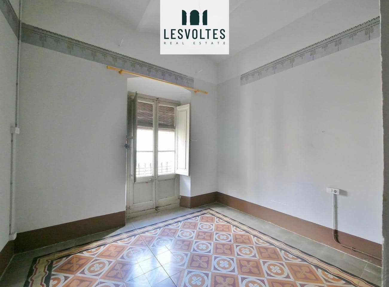 7 bedroom Business for rent in La Bisbal d'Emporda - € 2,000 (Ref: 10081848)