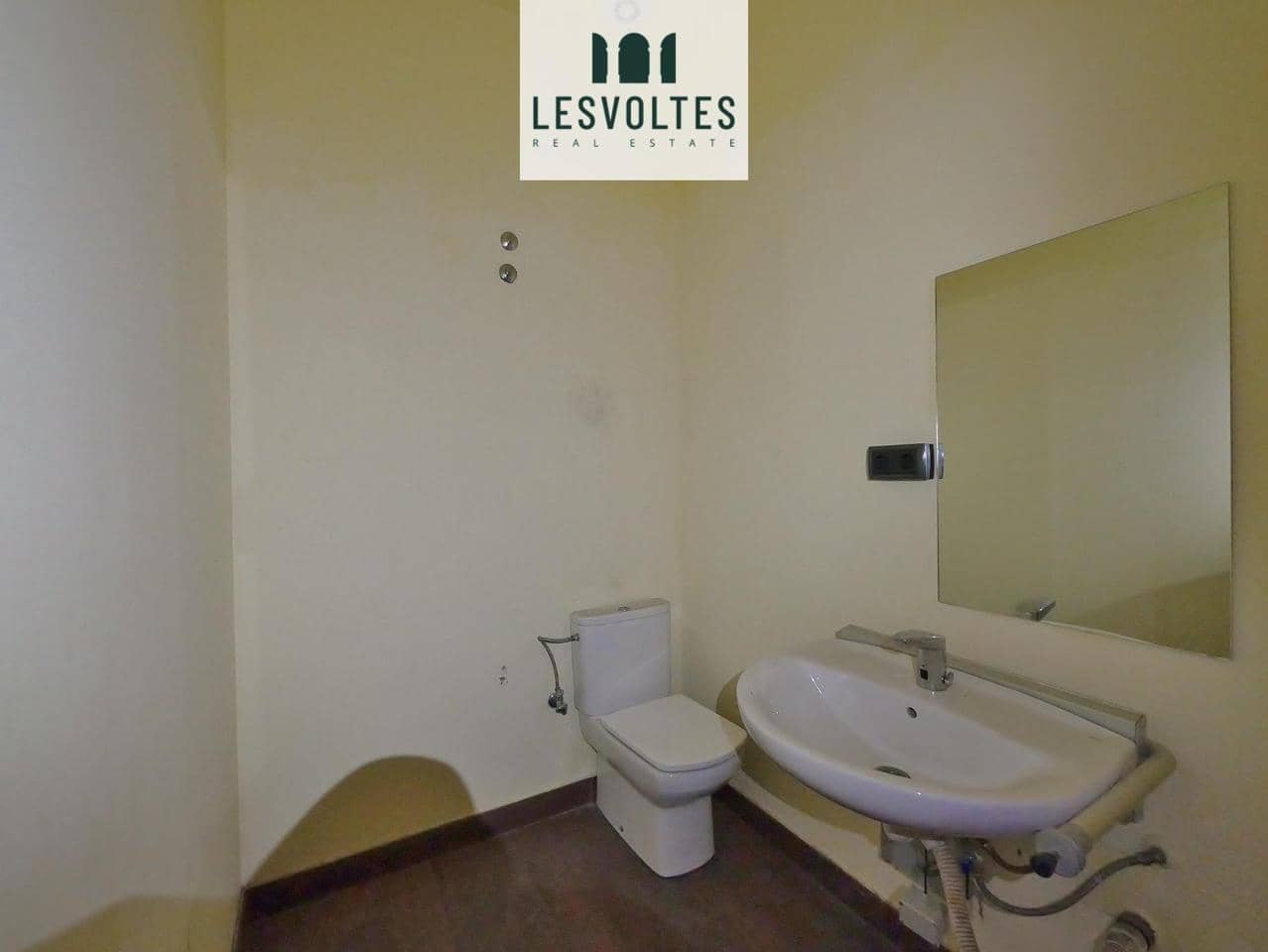 4 bedroom Business for sale in Palamos - € 178,000 (Ref: 10081852)
