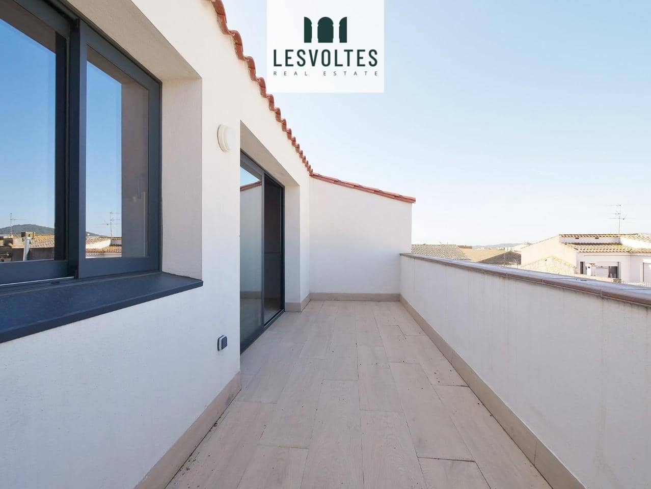 4 bedroom Flat for sale in Palafrugell with garage - € 340,000 (Ref: 10081862)