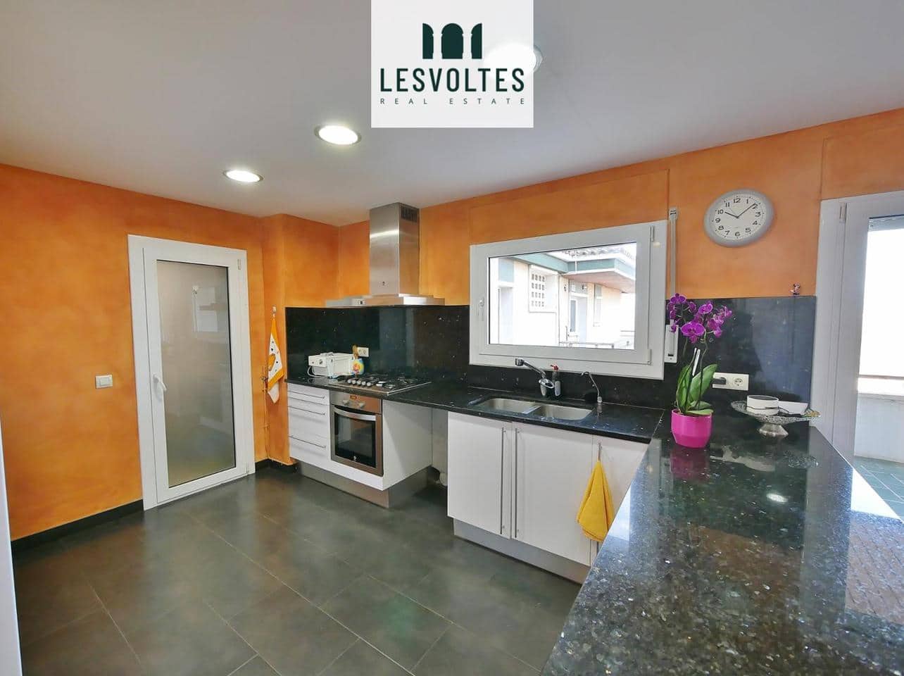 4 bedroom Flat for sale in La Bisbal d'Emporda - € 187,000 (Ref: 10081874)