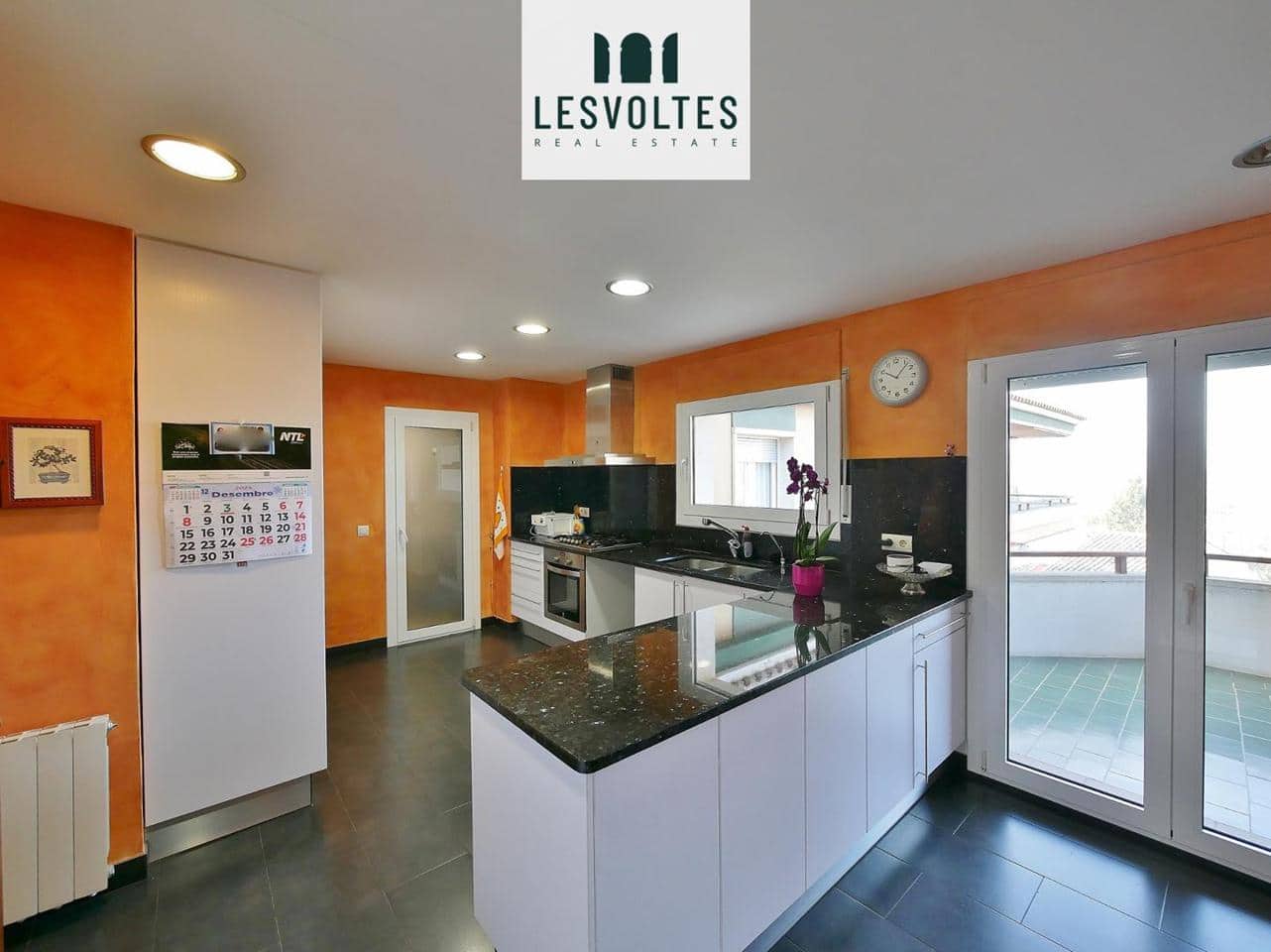 4 bedroom Flat for sale in La Bisbal d'Emporda - € 187,000 (Ref: 10081874)