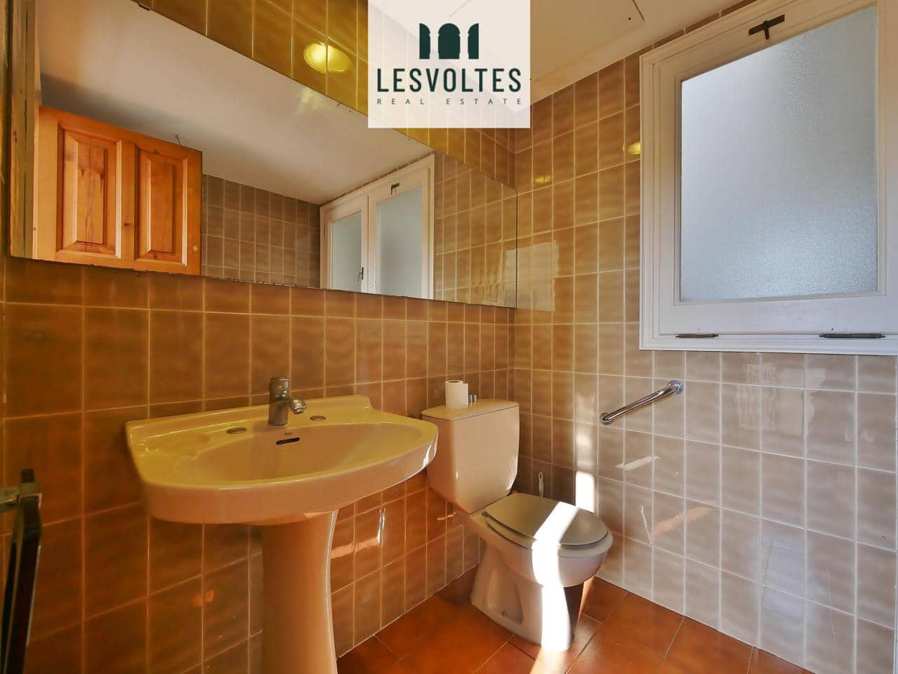 5 bedroom Flat for sale in Palafrugell - € 295,000 (Ref: 10081877)