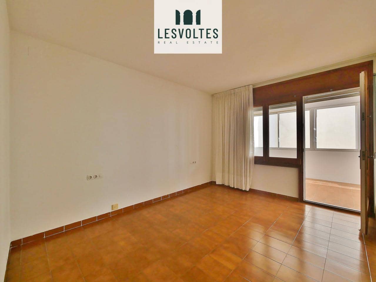 5 bedroom Flat for sale in Palafrugell - € 295,000 (Ref: 10081877)