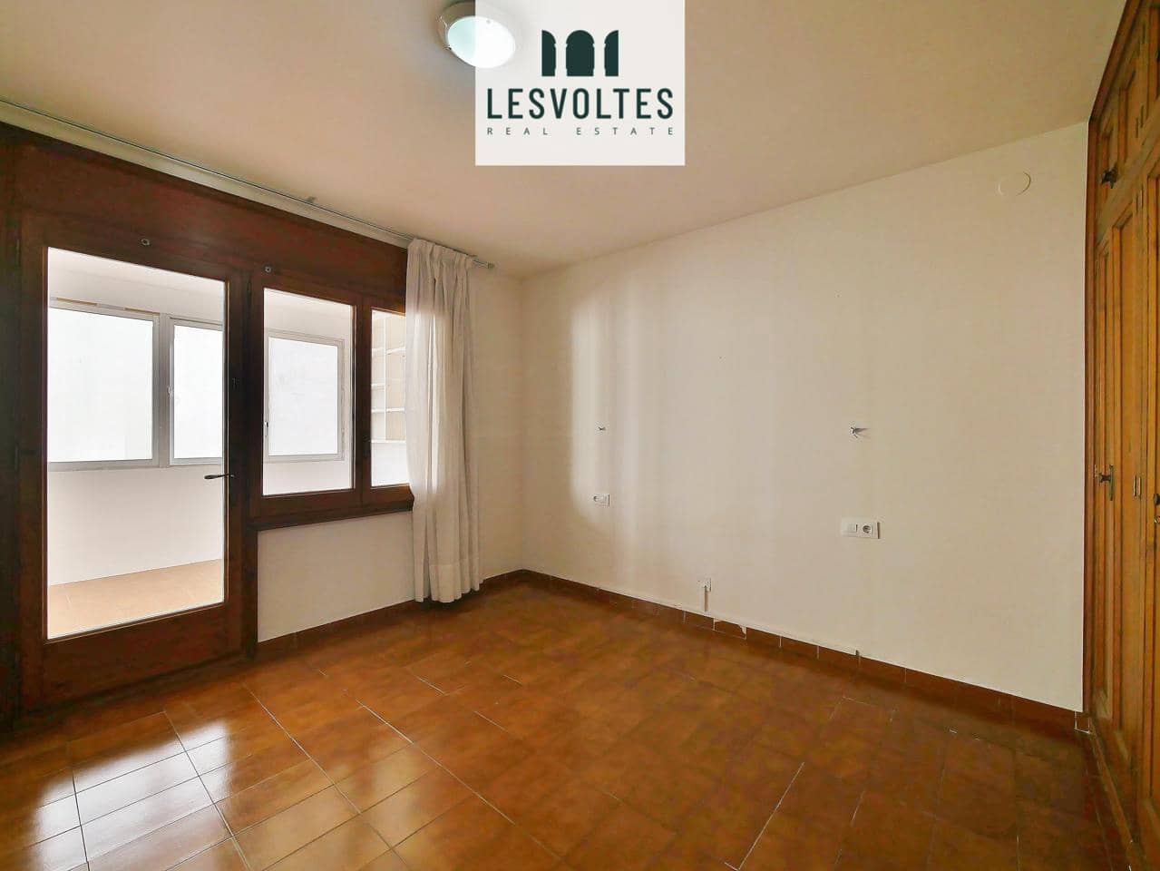 5 bedroom Flat for sale in Palafrugell - € 295,000 (Ref: 10081877)