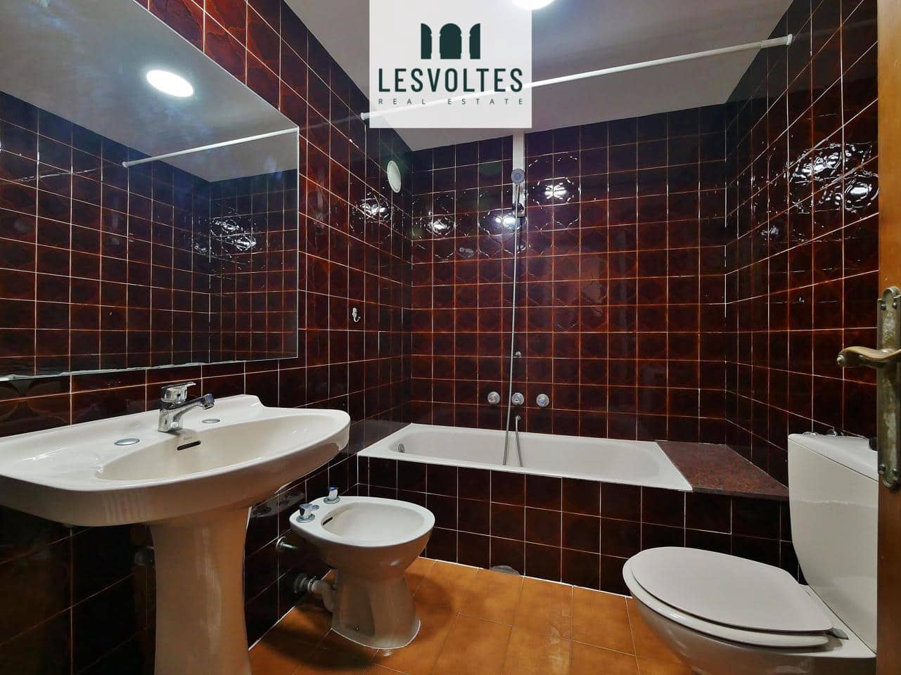 5 bedroom Flat for sale in Palafrugell - € 295,000 (Ref: 10081877)