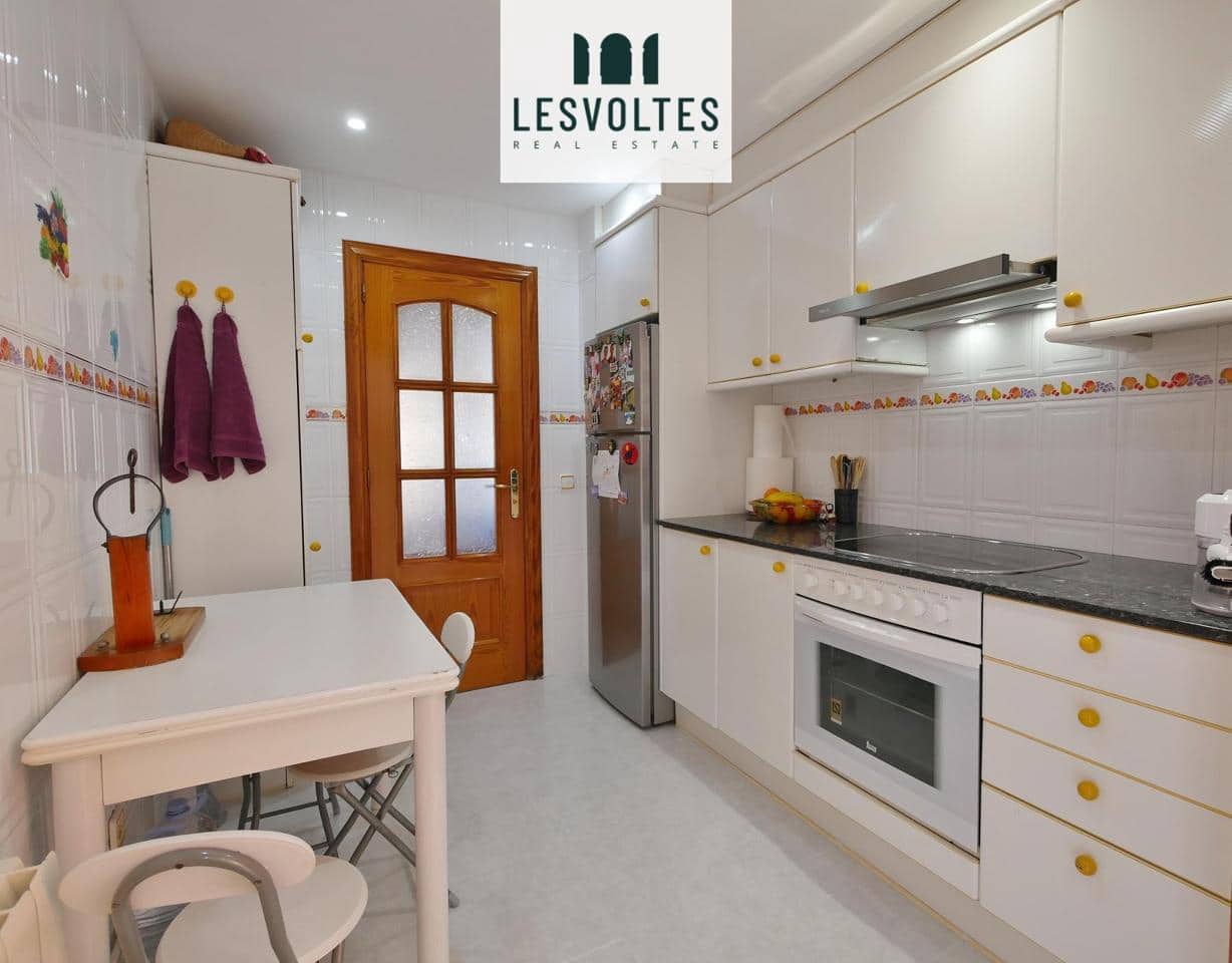4 bedroom Flat for sale in Palamos - € 250,000 (Ref: 10081888)