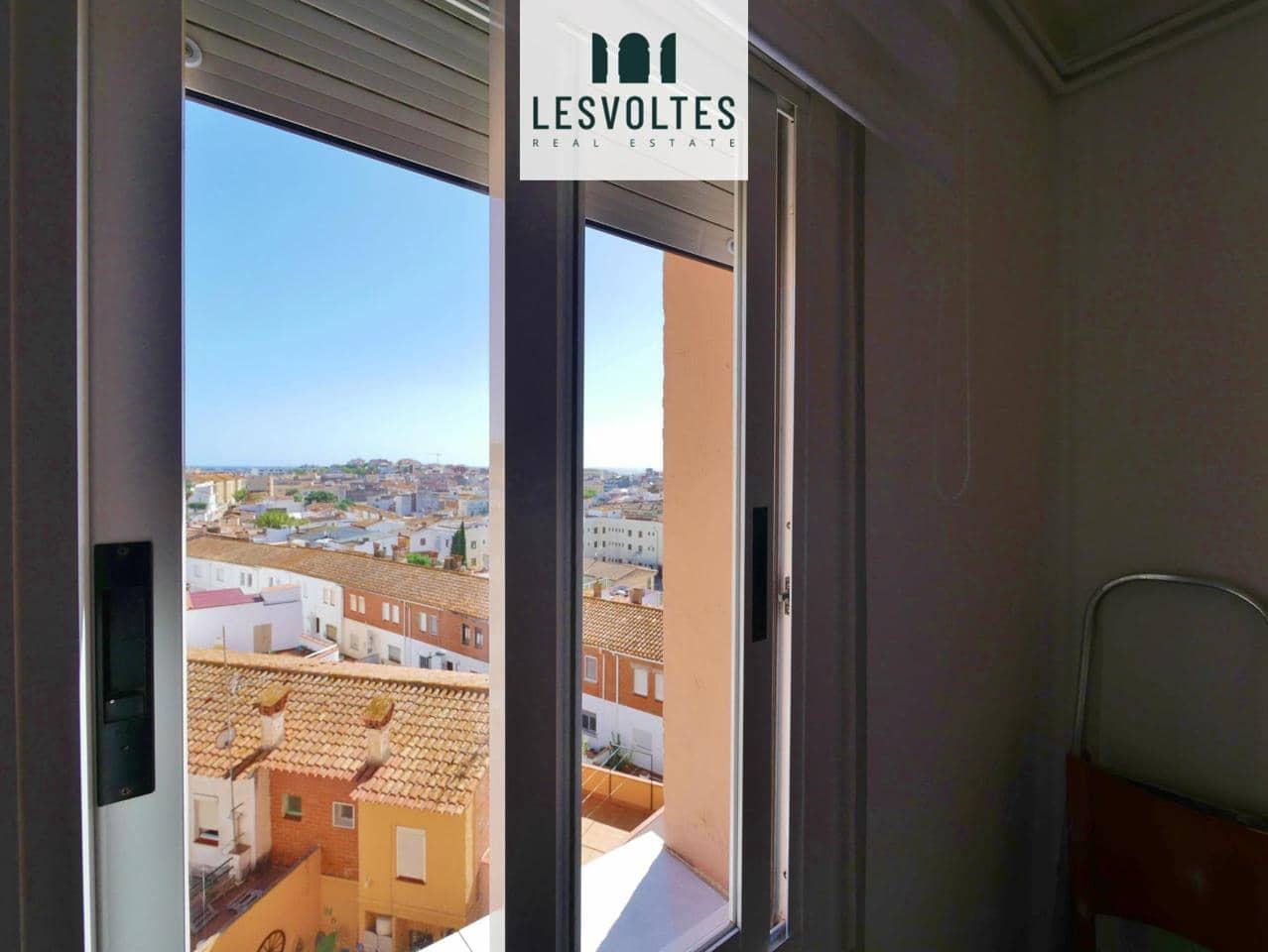 4 bedroom Flat for sale in Palamos - € 250,000 (Ref: 10081888)