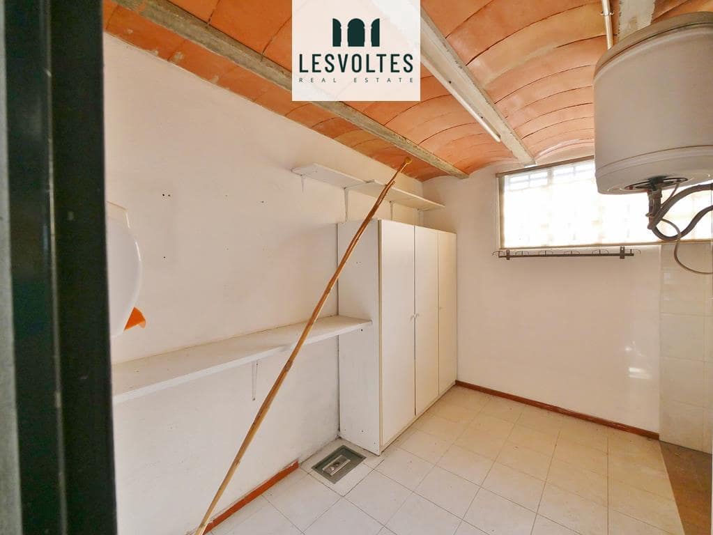3 bedroom Commercial for sale in La Bisbal d'Emporda with garage - € 220,000 (Ref: 10081898)